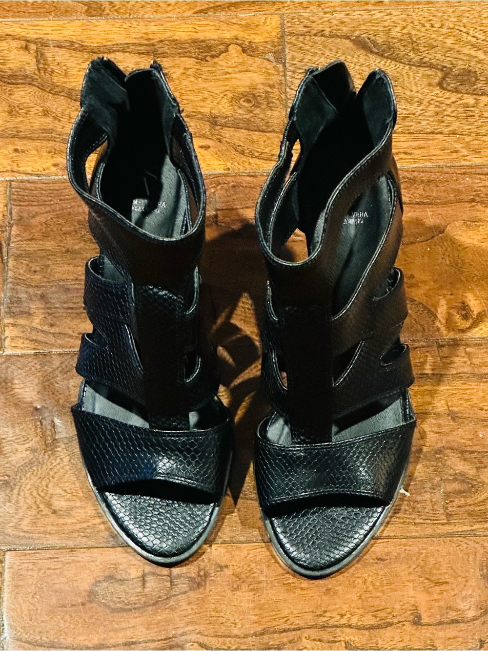 Simply Vera Vera Wang Dragon Black Strappy Caged Heels Sandals Size 8.5M
